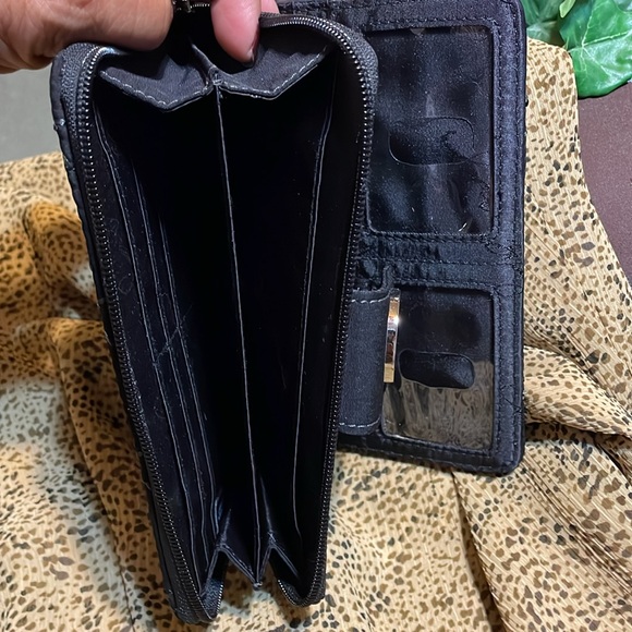 VERA BRADLEY BLk QUILTED WALLET SILVER HARDWARE TURNLOCK CLOSURE OUTSIDE POCKET - Picture 8 of 11